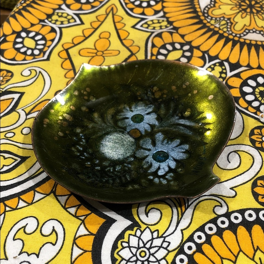 💚Vintage MCM signed Sascha B Green Floral Hand painted enamel ashtray or Dish